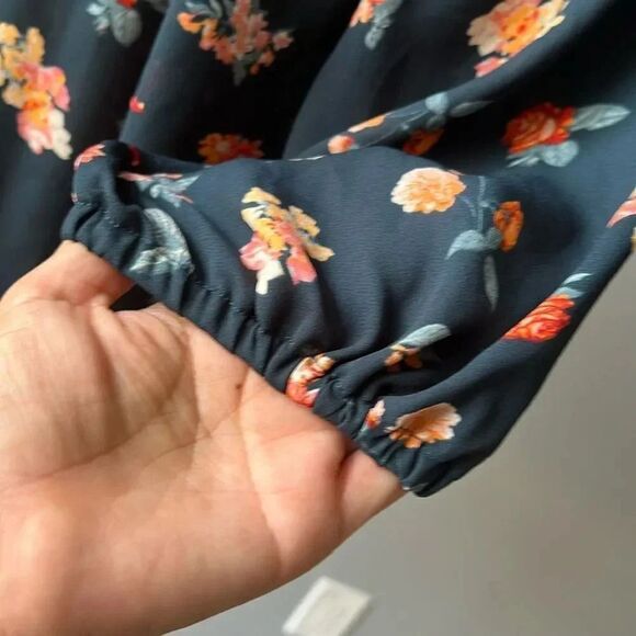 ANN TAYLOR Floral Blouse - Picture 2 of 6